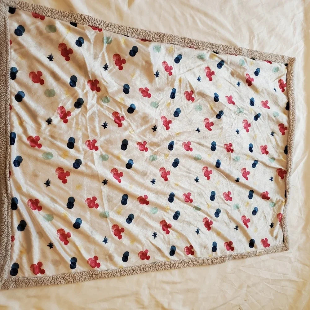 Walt Disney Hidden Mickey Plush Mickey‎ Mouse White Multicolor Blanket 29